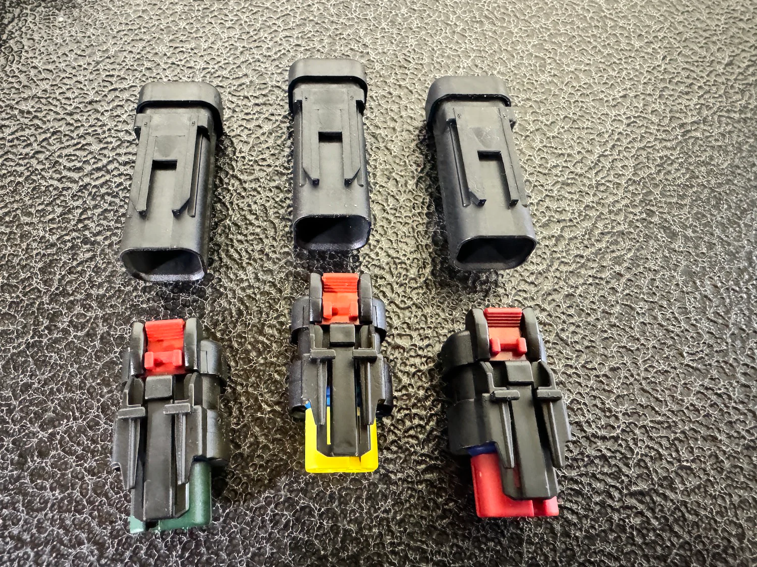 AMPSEAL 16 connector - Image 3